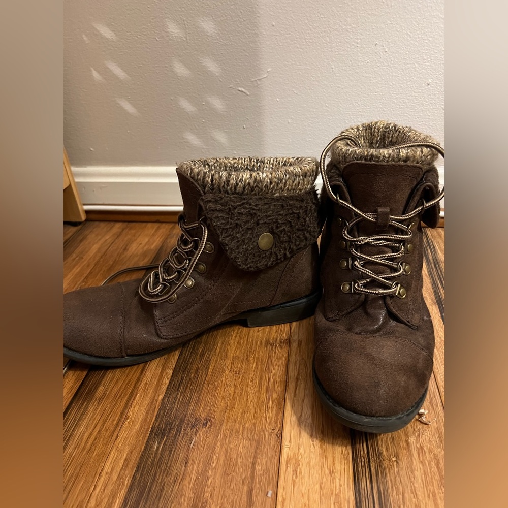Cliffs by White Mountain Women's Duena Hiking Style Boot, Brown, size 8.5